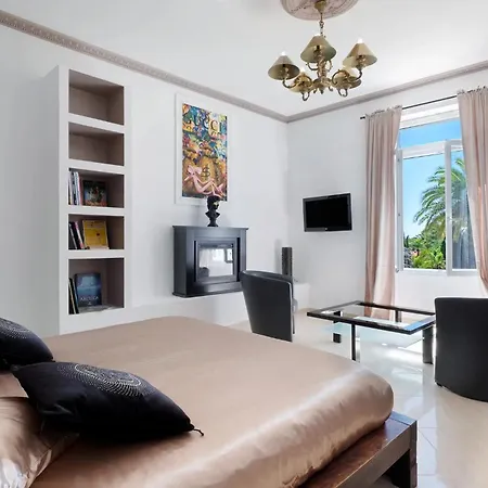 Le Manoir Villa Saint-Raphael (Var)